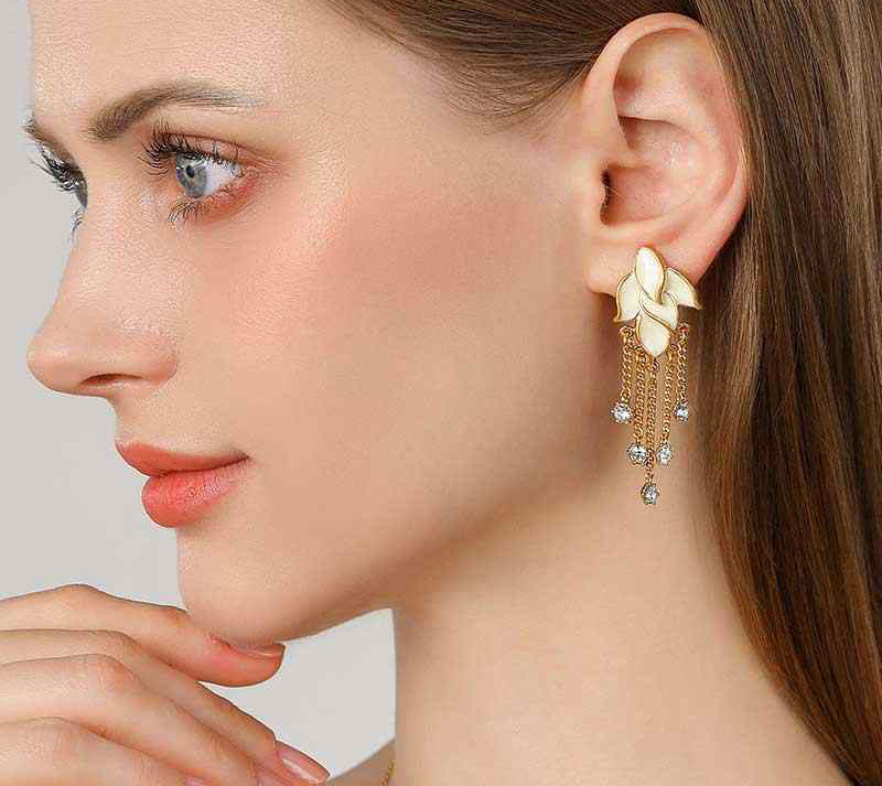 Leaf Shape Elegant Enamel Tassel Stud Earrings3